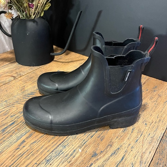 Tretorn Black Rubber Rain Boots – Approx. Size 7 US (see insole for reference) - Picture 1 of 10